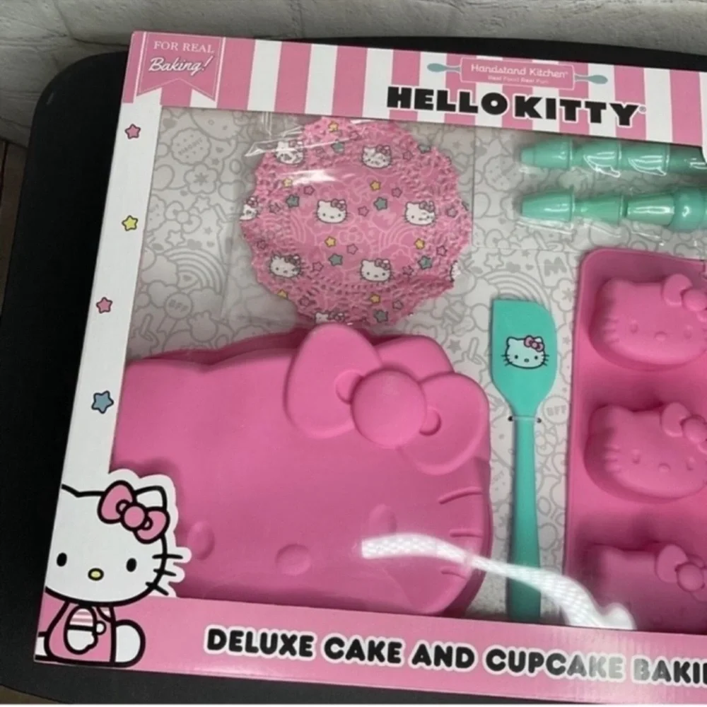 Hello Kitty Sanrio Deluxe Cake and Cupcake Real Baking Set, NEW in box, 23 pcs